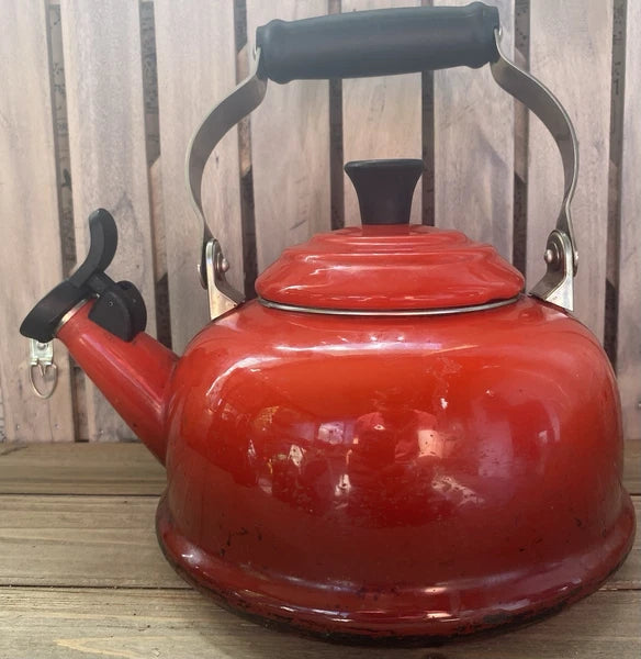 Le Creuset OOLONG Kettle Cerise Red 1.7QT/1.6L Enamel Minor Wear