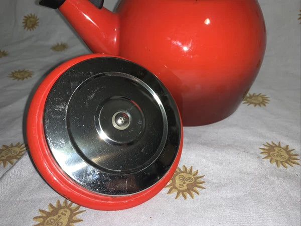 Le Creuset 1.25 qt Enamel on Steel Red Gradient Whistling Tea Kettle Pot Steam