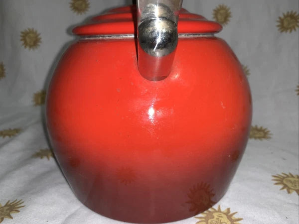 Le Creuset 1.25 qt Enamel on Steel Red Gradient Whistling Tea Kettle Pot Steam