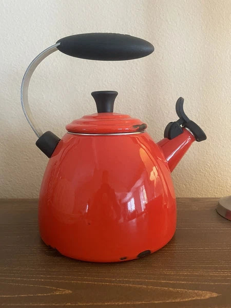 Le Creuset Carmin Red Halo Whistling Tea Kettle Enamel on Steel 1.5L 1.6 Qt