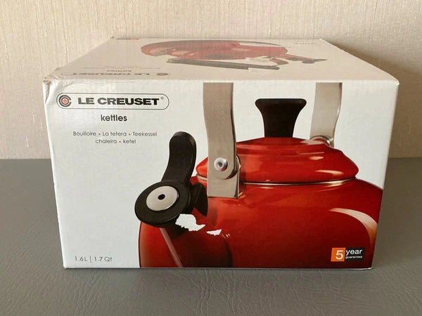 Le Creuset Whistling Tea Kettle 1.7 Qt White Enamel on Steel New