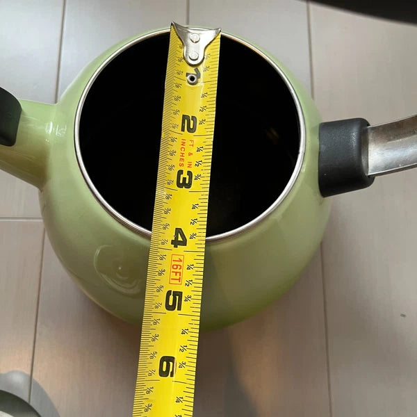 Le Creuset Lime Green Enamal On Steel Kiwi Whistling Tea Kettle 1.6 qt VGC