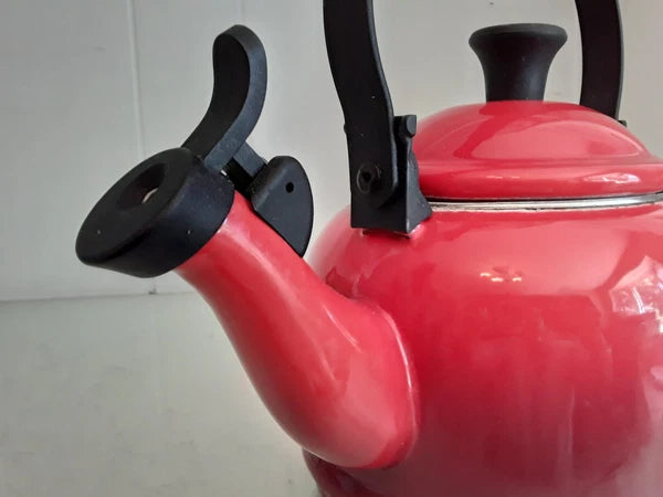 Le Creuset Flame Red Ombre 1.1 Liter Enamel Tea Kettle Whistling Kitchenware