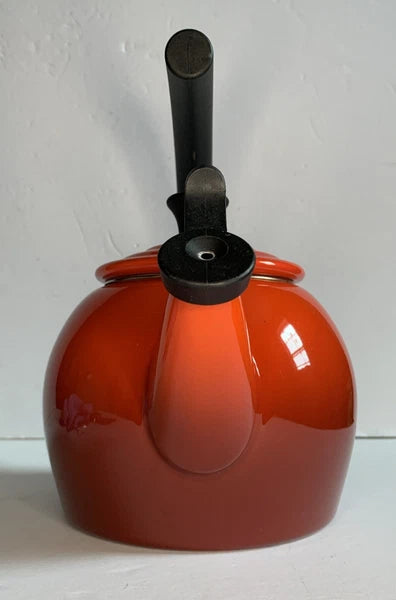 Le Creuset Halo Whistling Teapot 1.1 Literd Red Cerise Ombré 1.25 Quart Enamel